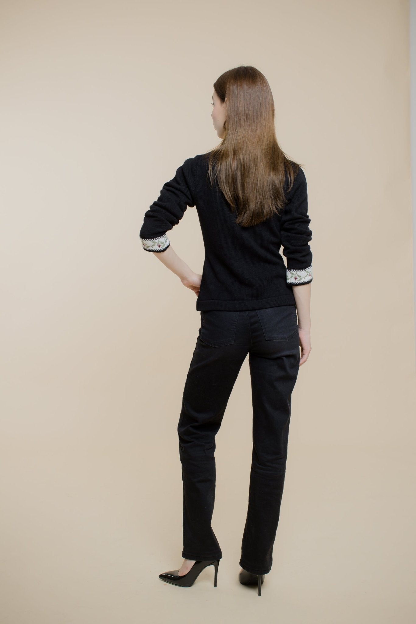 Quarta Knit Black Top with Floral Detail | - ROENE